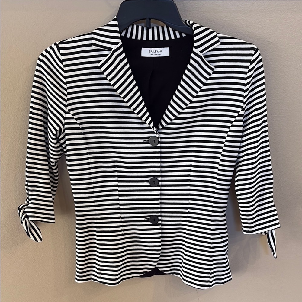 Bailey 44 Black and White Striped stretch knit Blazer 3/4 Sleeves with tie NWOT